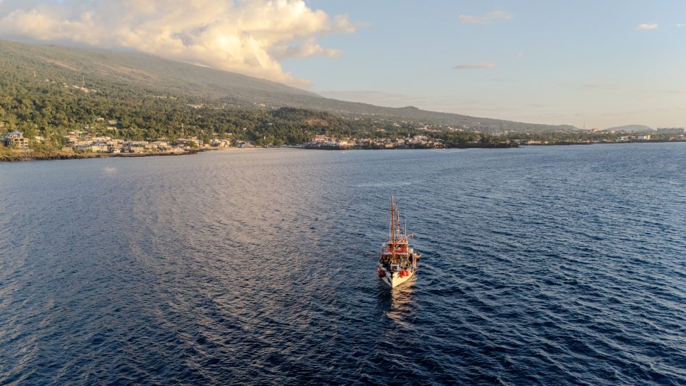 Vessel explores Comoros marine protected areas for 30x30 mission to protect biodiversity and strengthen ocean stewardship.